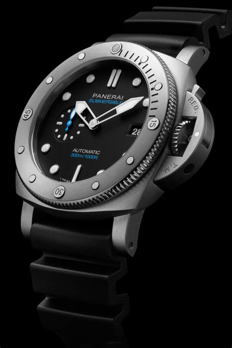 Panerai Submersible QuarantaQuattro Watch Review.